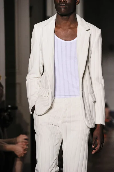 Look 1